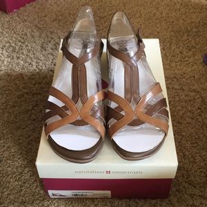 NWT Naturalizer brown leather sandals size 9N